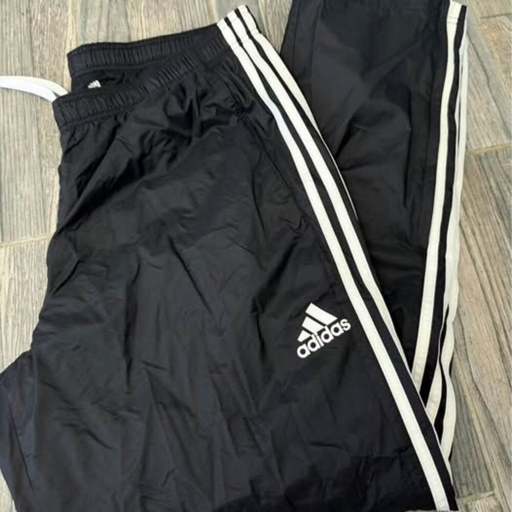 Adidas Men’s Climalite training pants with mesh liner and zip ankles - size XL